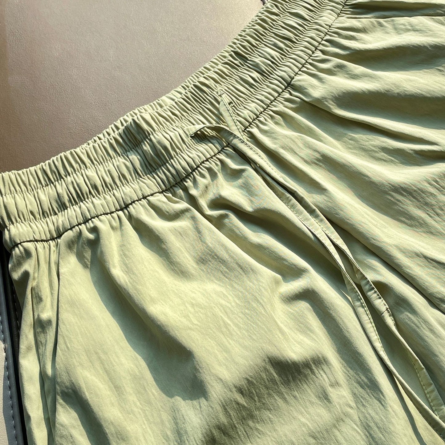 Ice-silk Quick-drying Textured Loose Casual Pleated Shorts