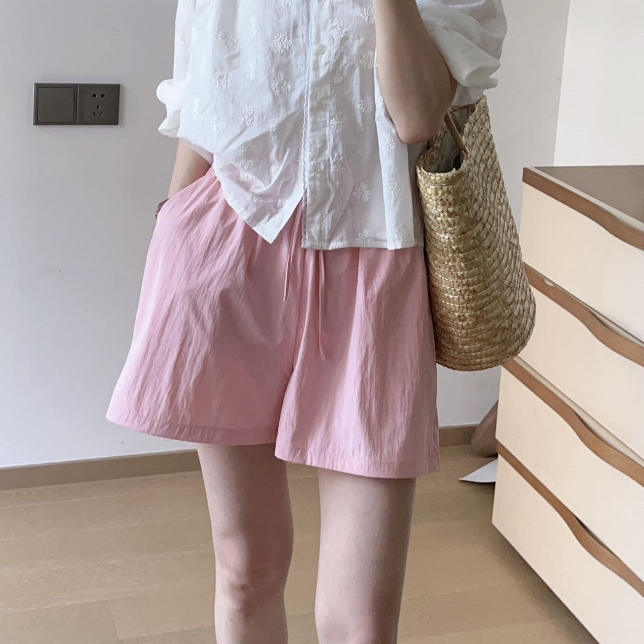 Ice-silk Quick-drying Textured Loose Casual Pleated Shorts